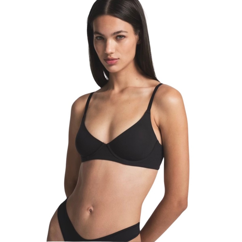 Skims 44C Onyx Fits Everybody T-Shirt Bra BA-DEM-9221